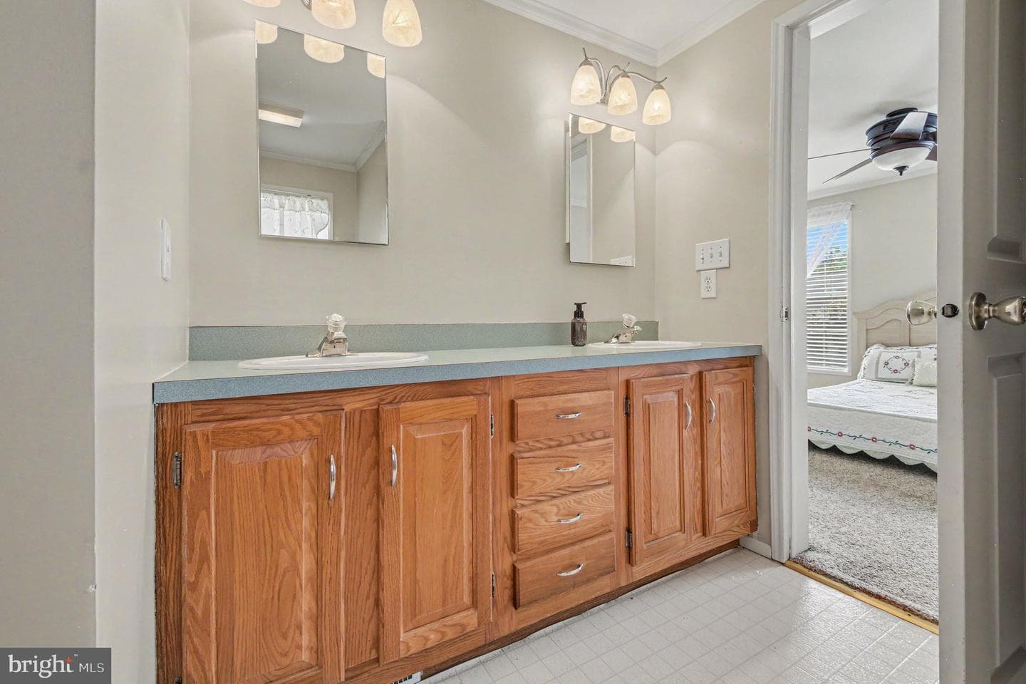 10 Juniper Court W photo 16