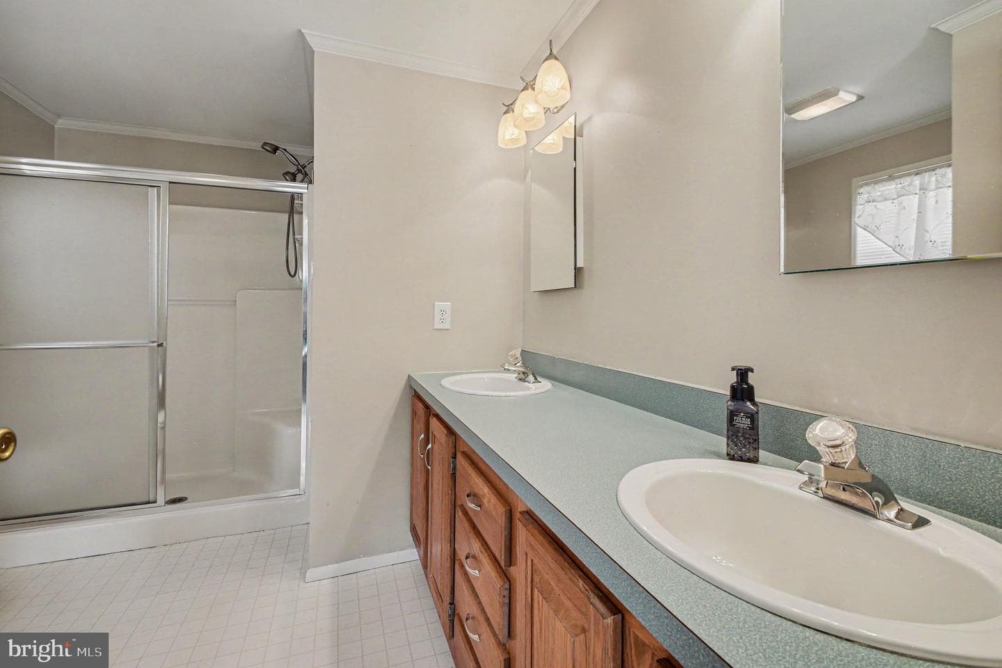 10 Juniper Court W photo 17