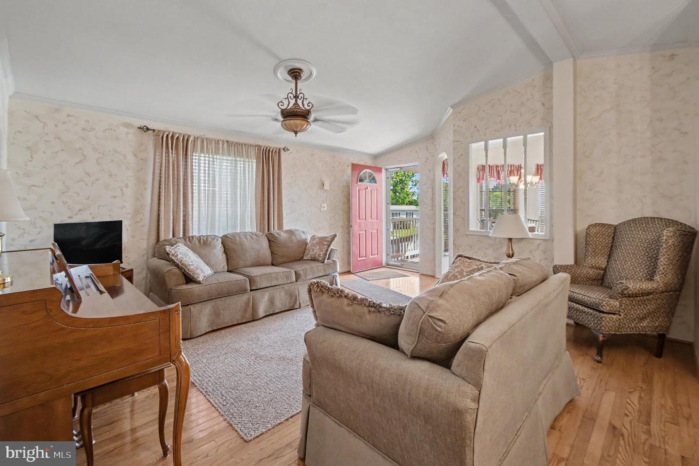 10 Juniper Court W photo 4