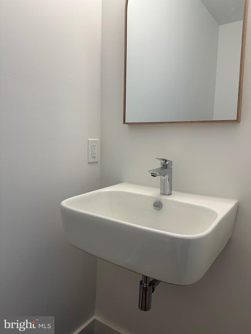 713 Woodfield Road photo 24