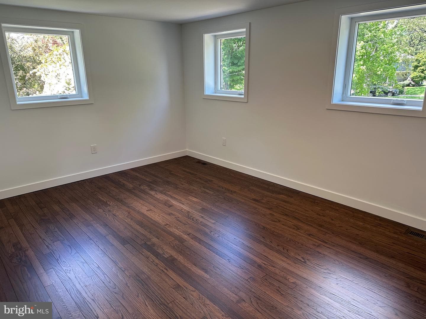 713 Woodfield Road photo 25