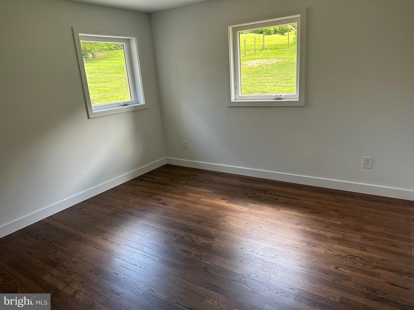 713 Woodfield Road photo 32
