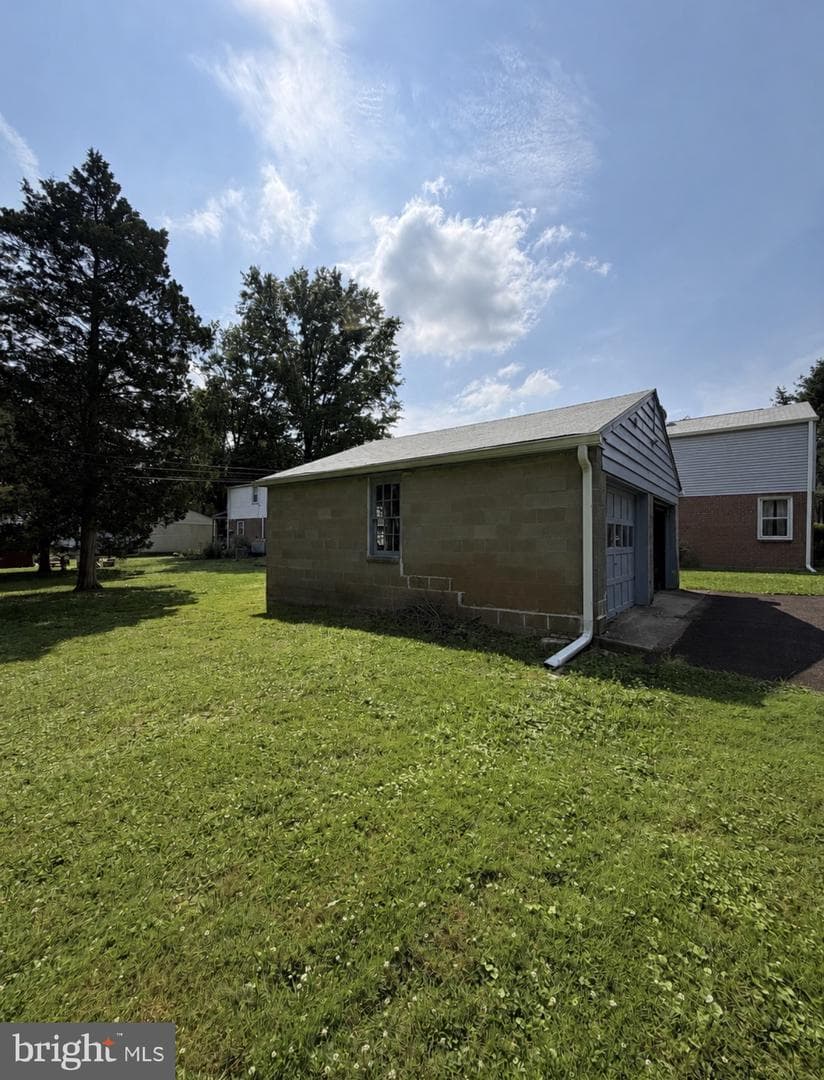 301 Greenwood Road photo 3