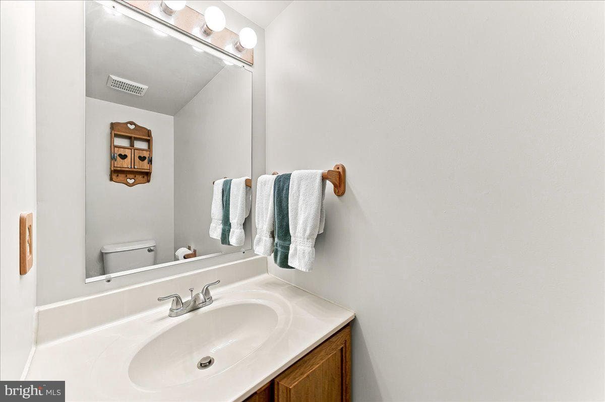 423 Larchwood Drive photo 20