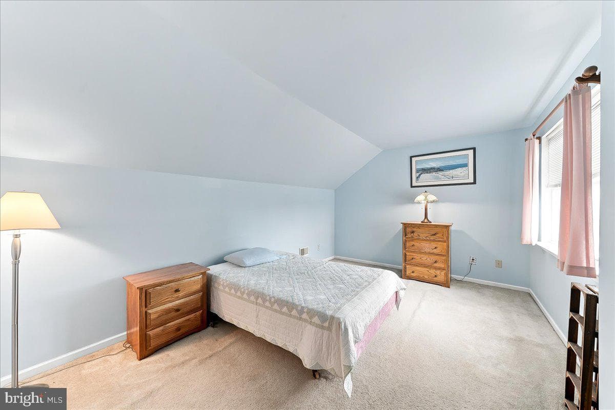 423 Larchwood Drive photo 28