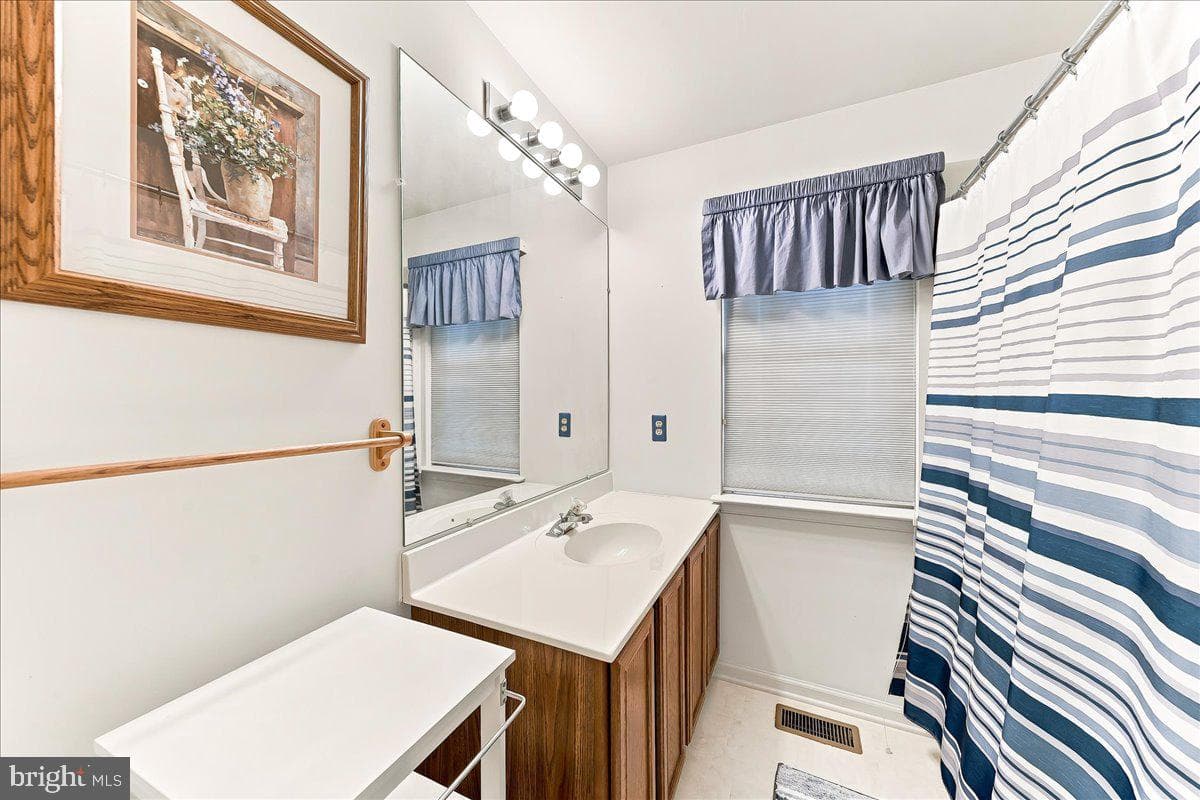 423 Larchwood Drive photo 29