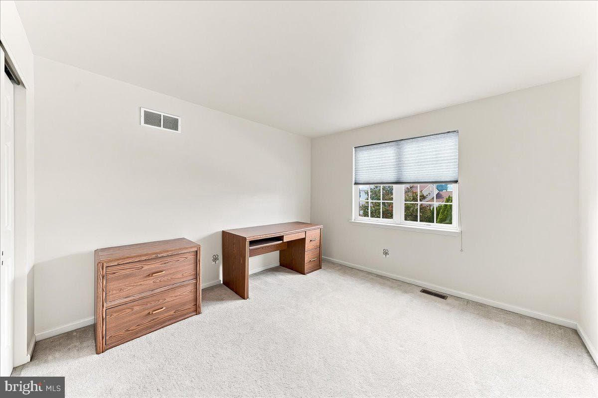 423 Larchwood Drive photo 30