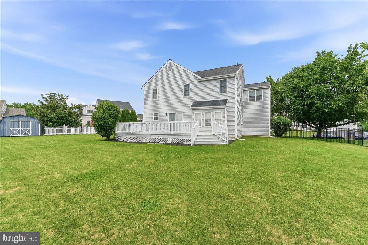 423 Larchwood Drive photo 4