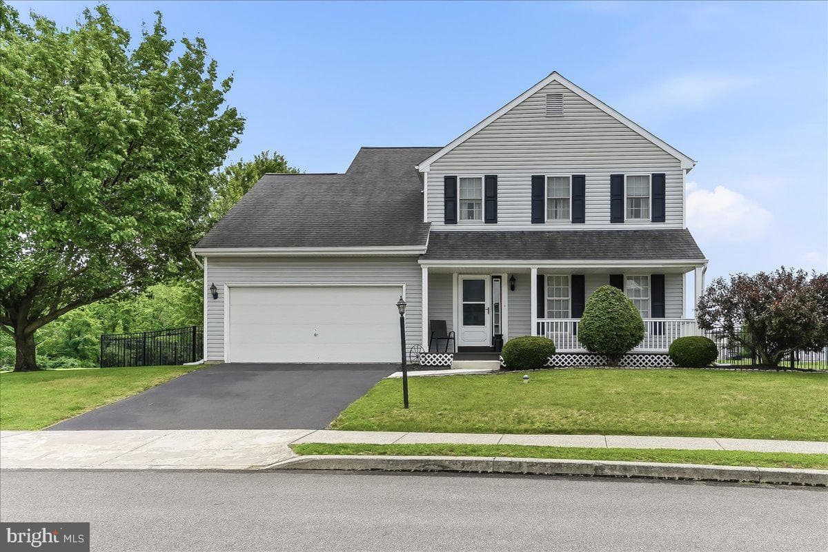 423 Larchwood Drive photo 7