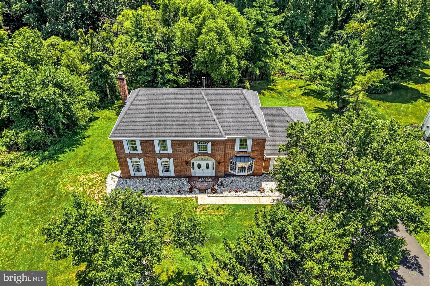 1843 Beacon Hill Drive photo 2