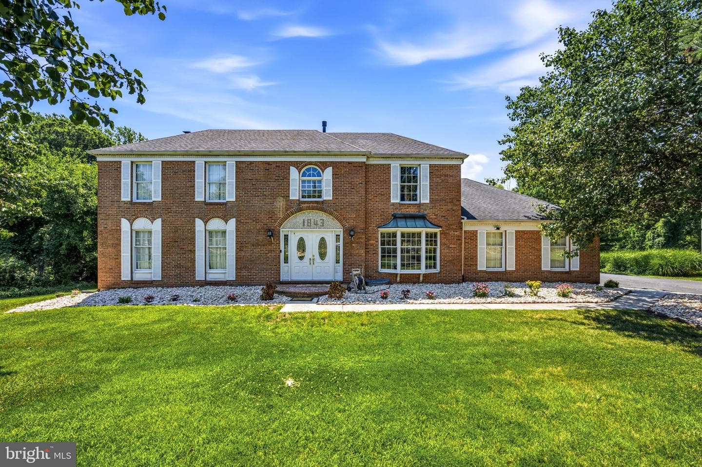 1843 Beacon Hill Drive photo 3