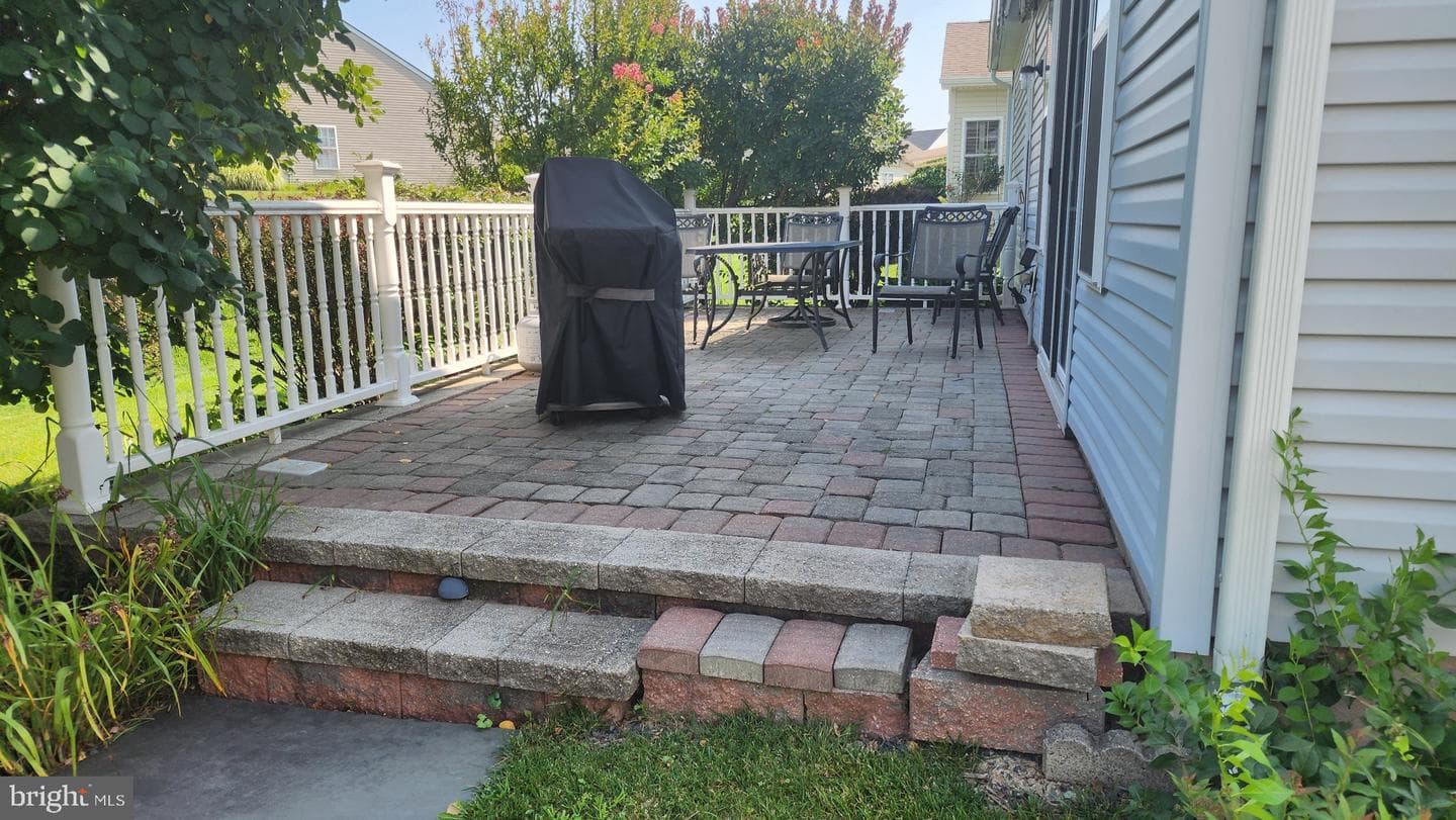 3881 Arbours Avenue photo 6