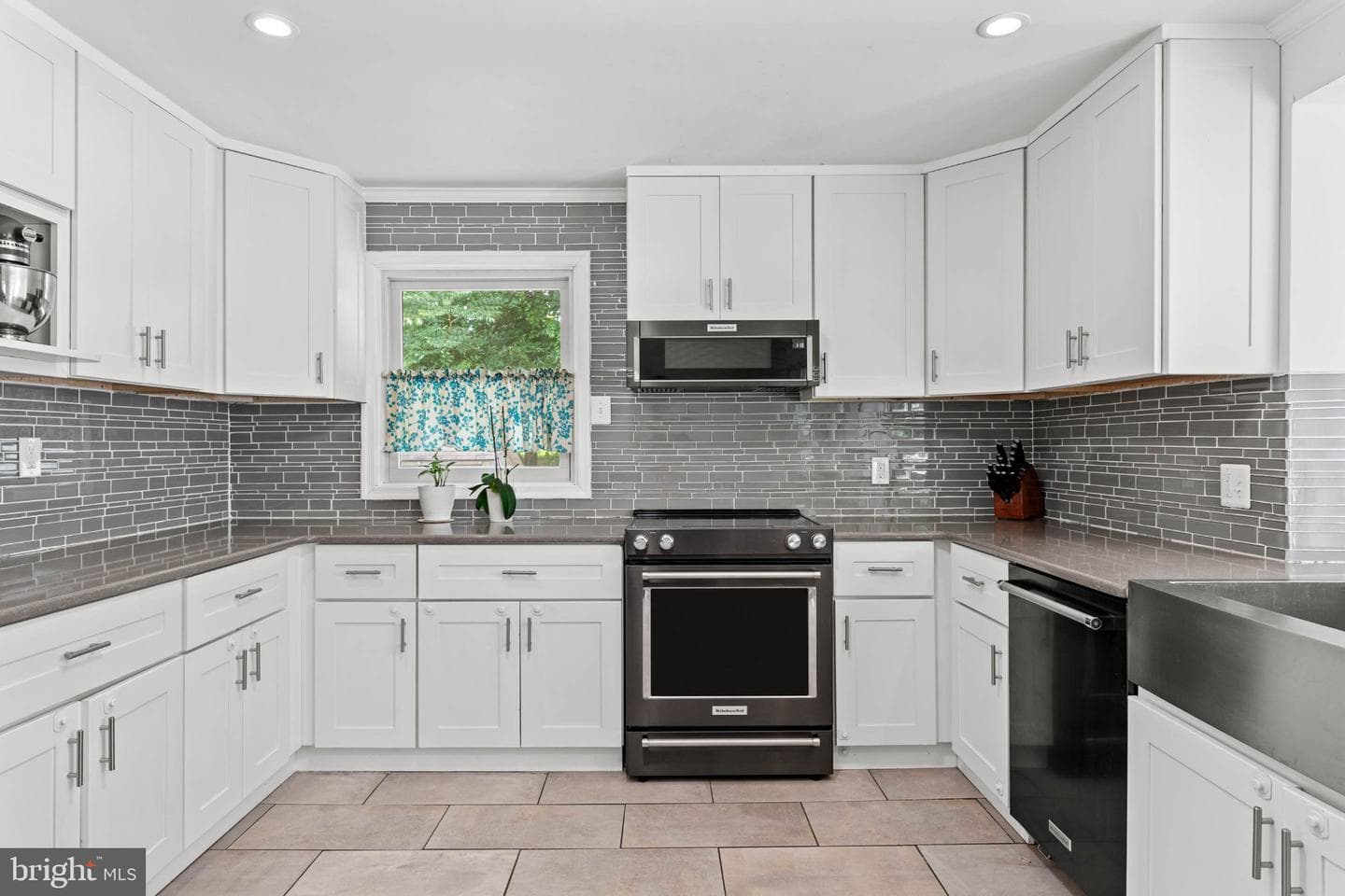 1162 Dewitt Road photo 12