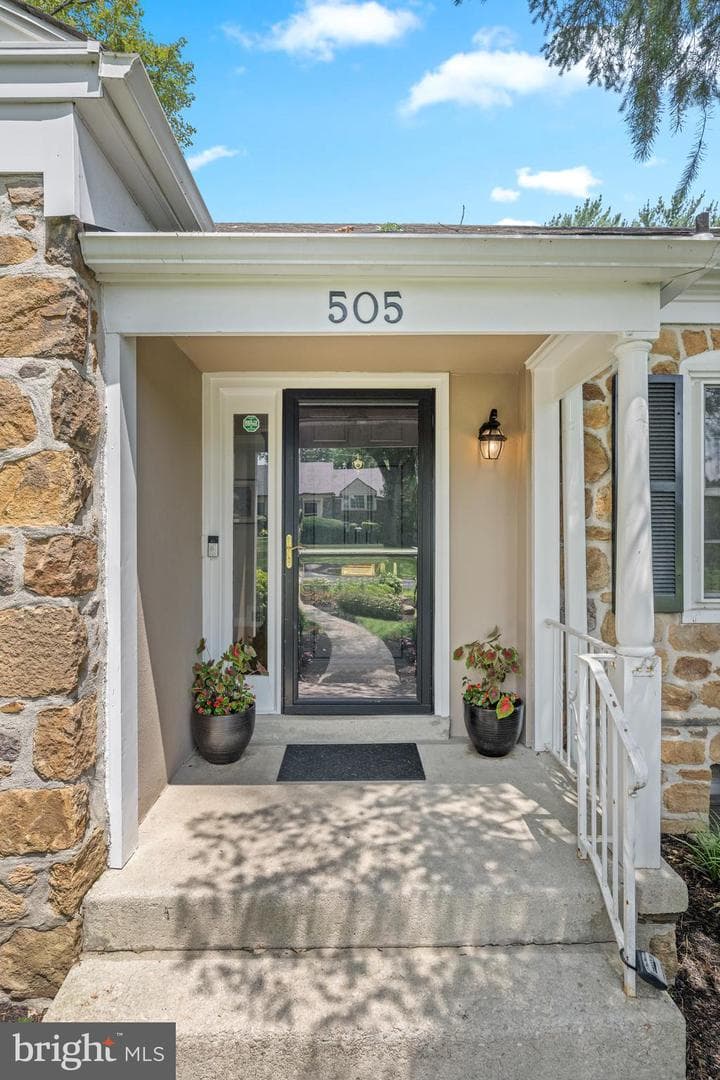 505 Parkview Drive photo 4