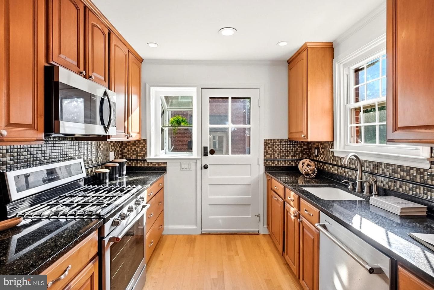 1526 James Road photo 16
