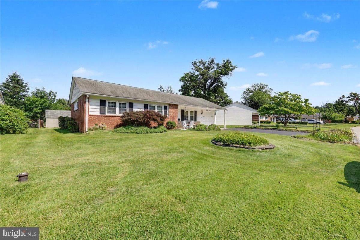 3013 Cottage Ln photo 2