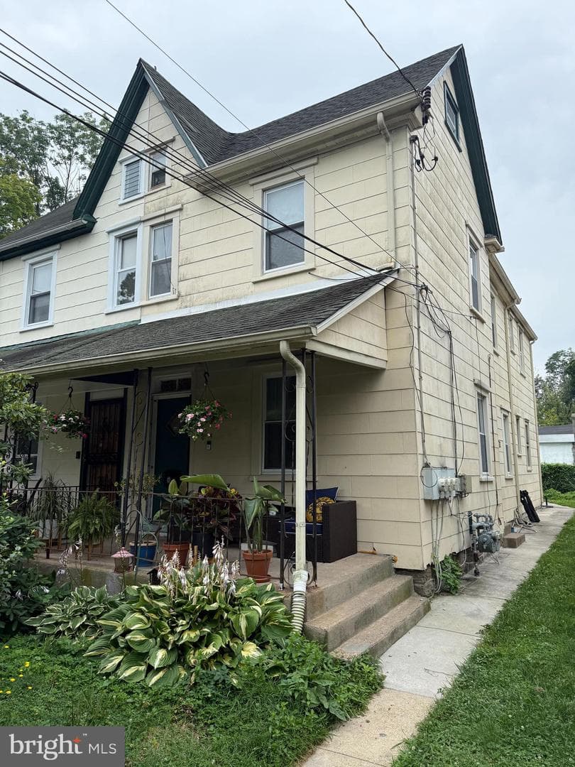 1504 Willow Avenue photo 1