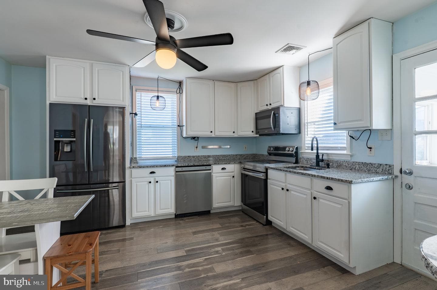 323 Coates Street photo 10