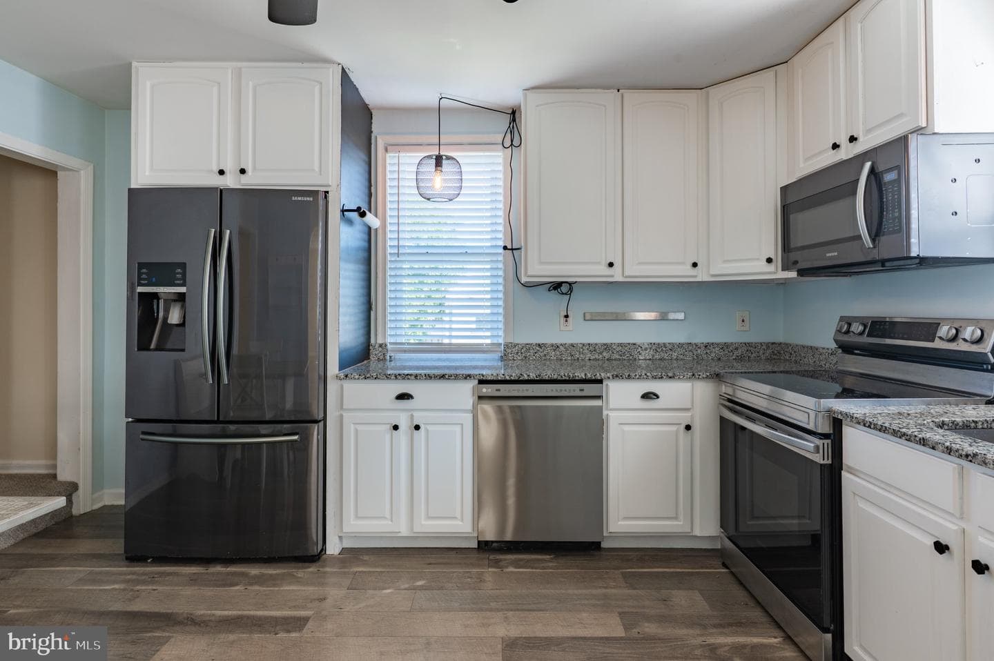 323 Coates Street photo 12
