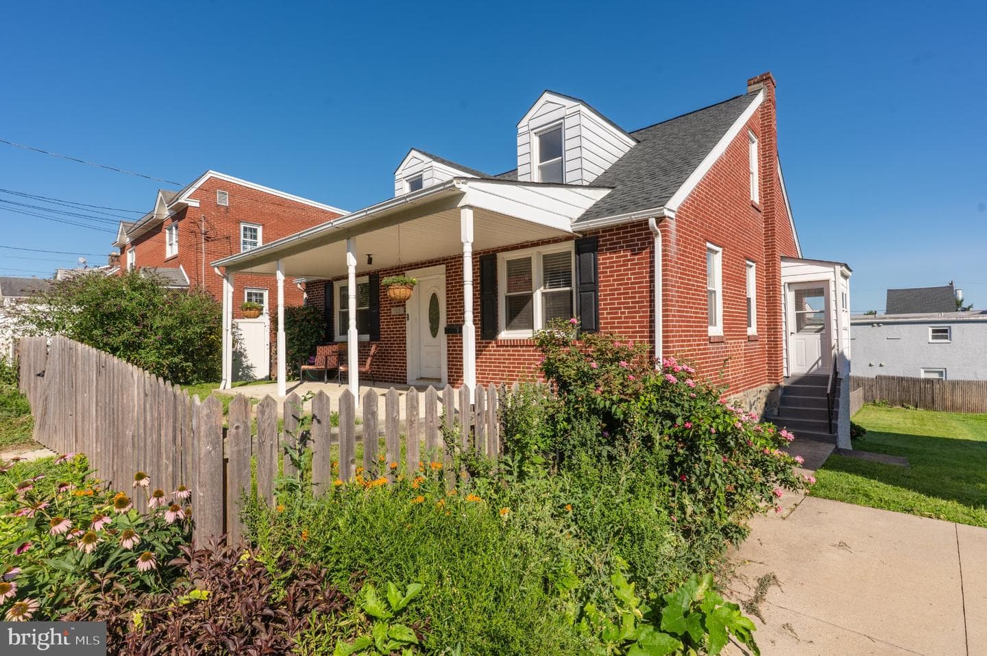 323 Coates Street photo 16