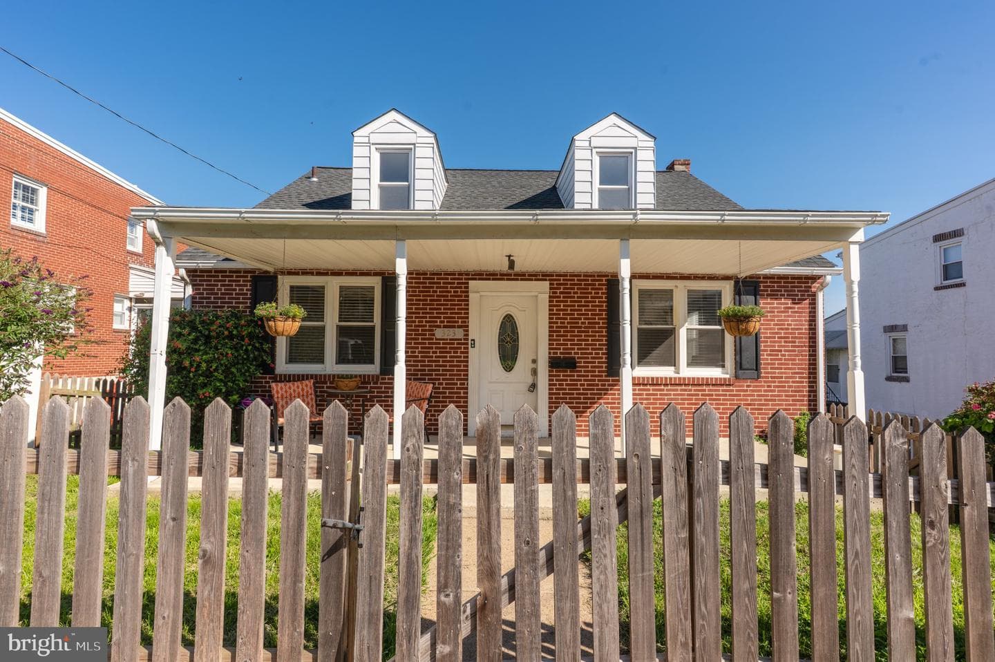 323 Coates Street photo 2
