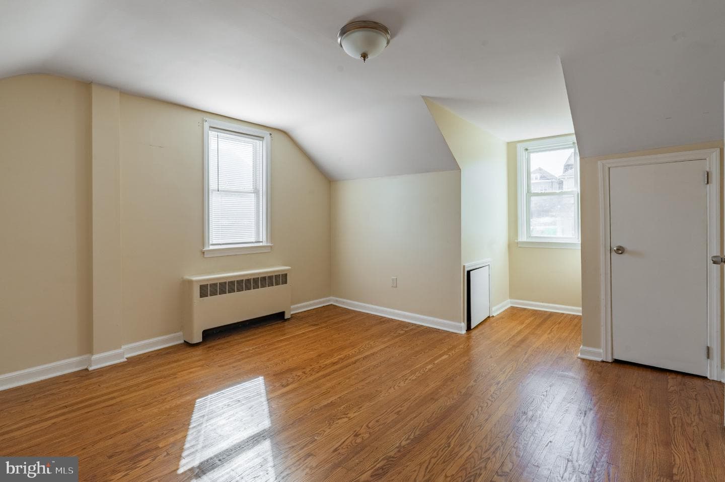 323 Coates Street photo 25