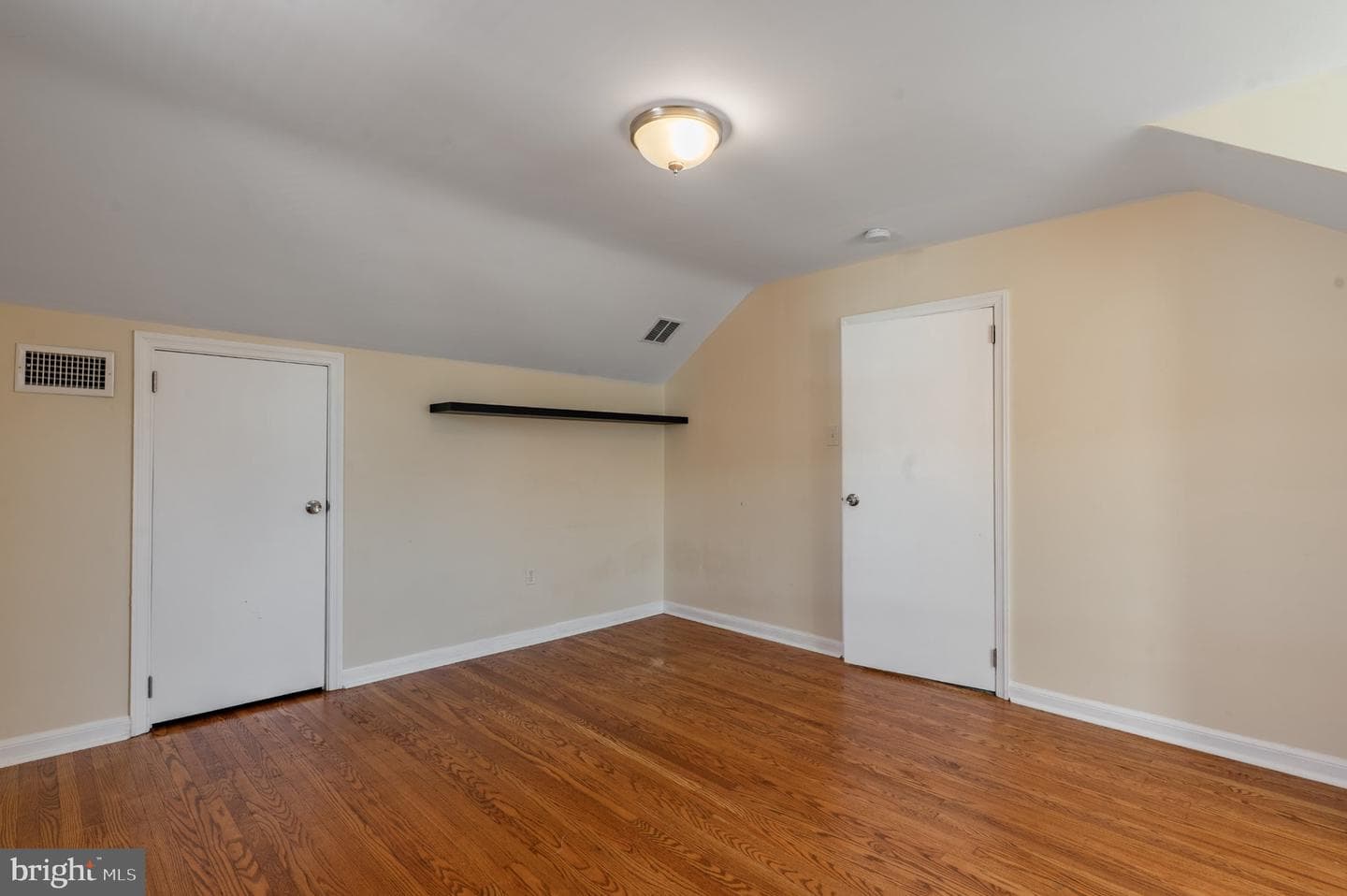 323 Coates Street photo 28