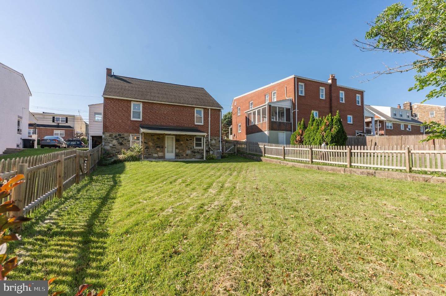 323 Coates Street photo 3