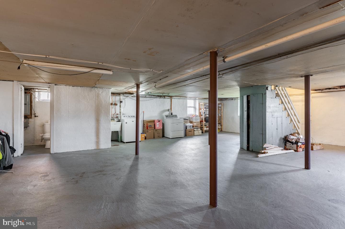323 Coates Street photo 30