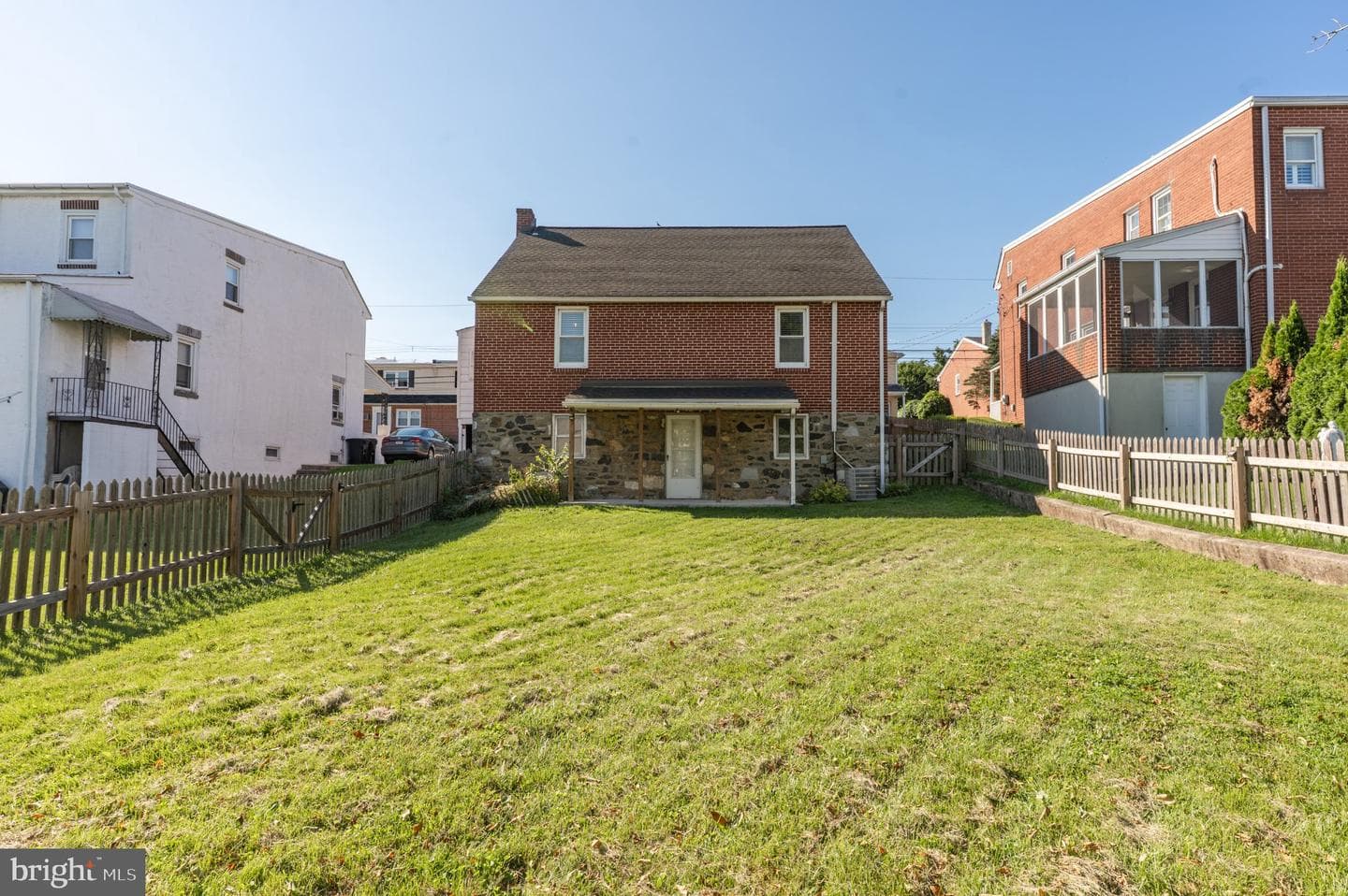 323 Coates Street photo 34