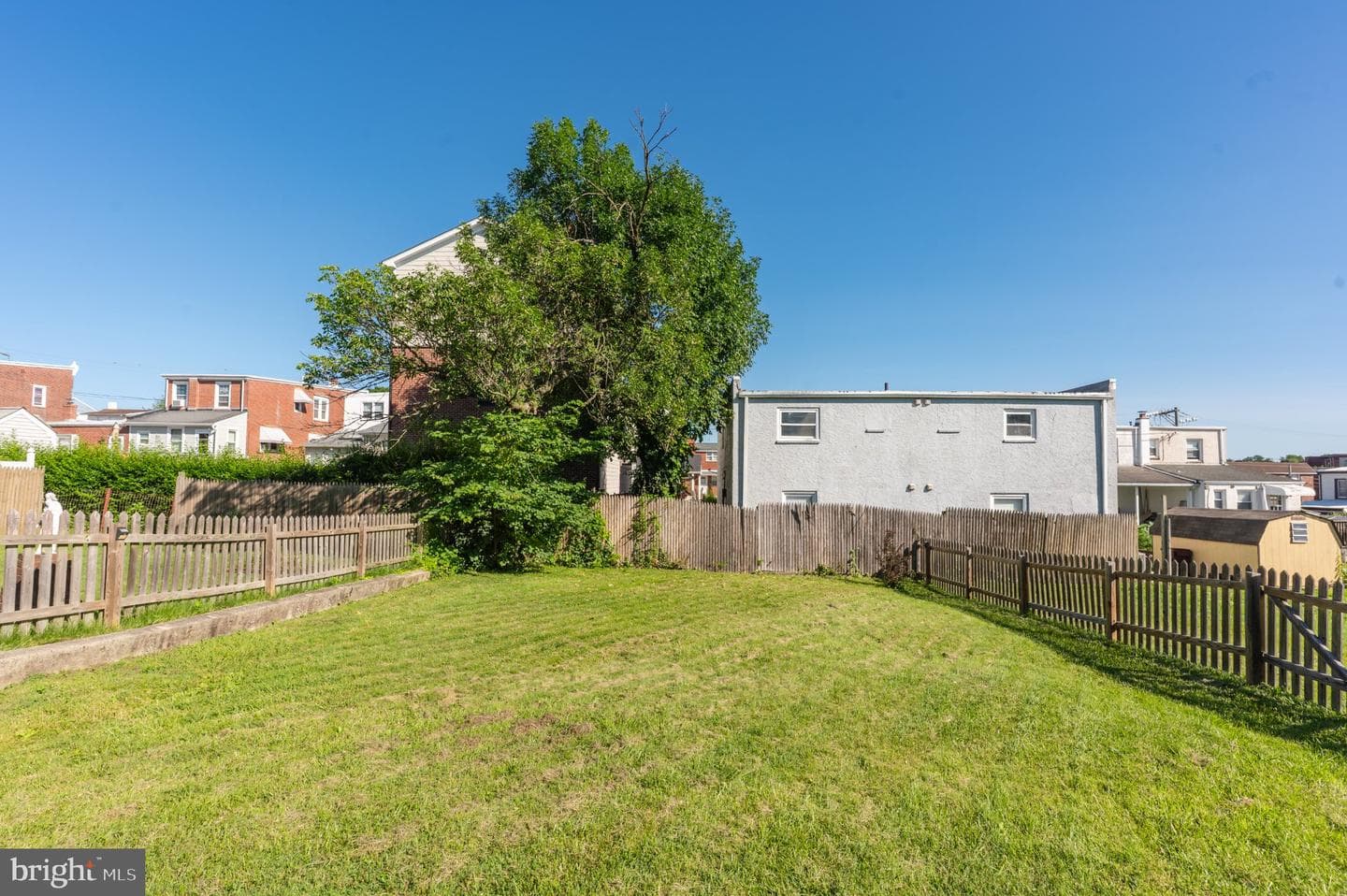323 Coates Street photo 35