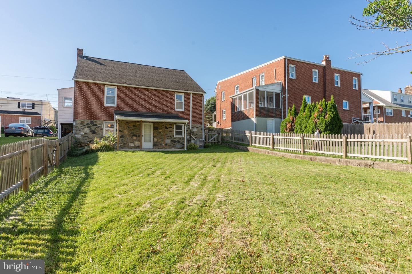 323 Coates Street photo 36