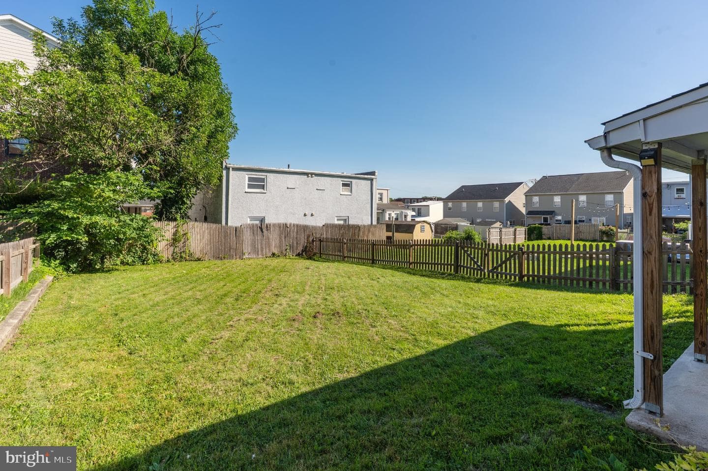 323 Coates Street photo 37