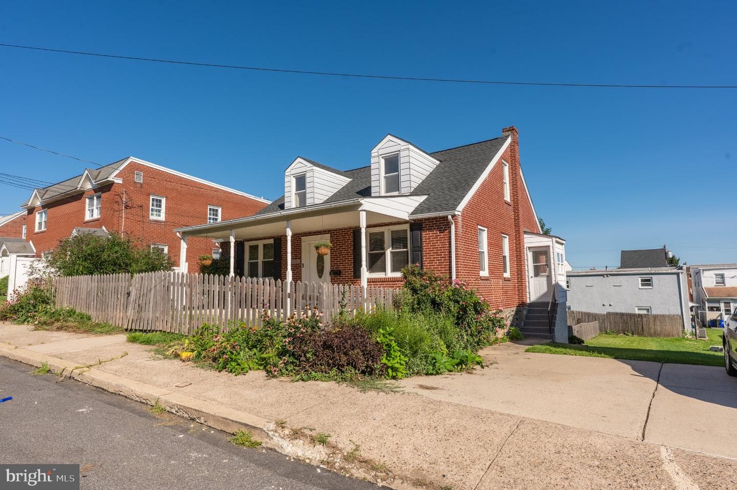 323 Coates Street photo 4