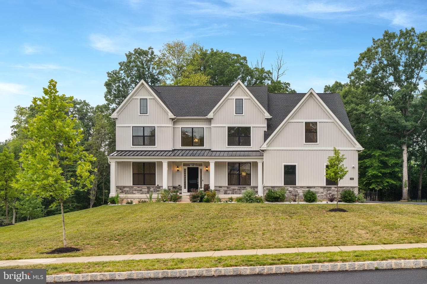 1045 Oak Ridge Drive photo 1