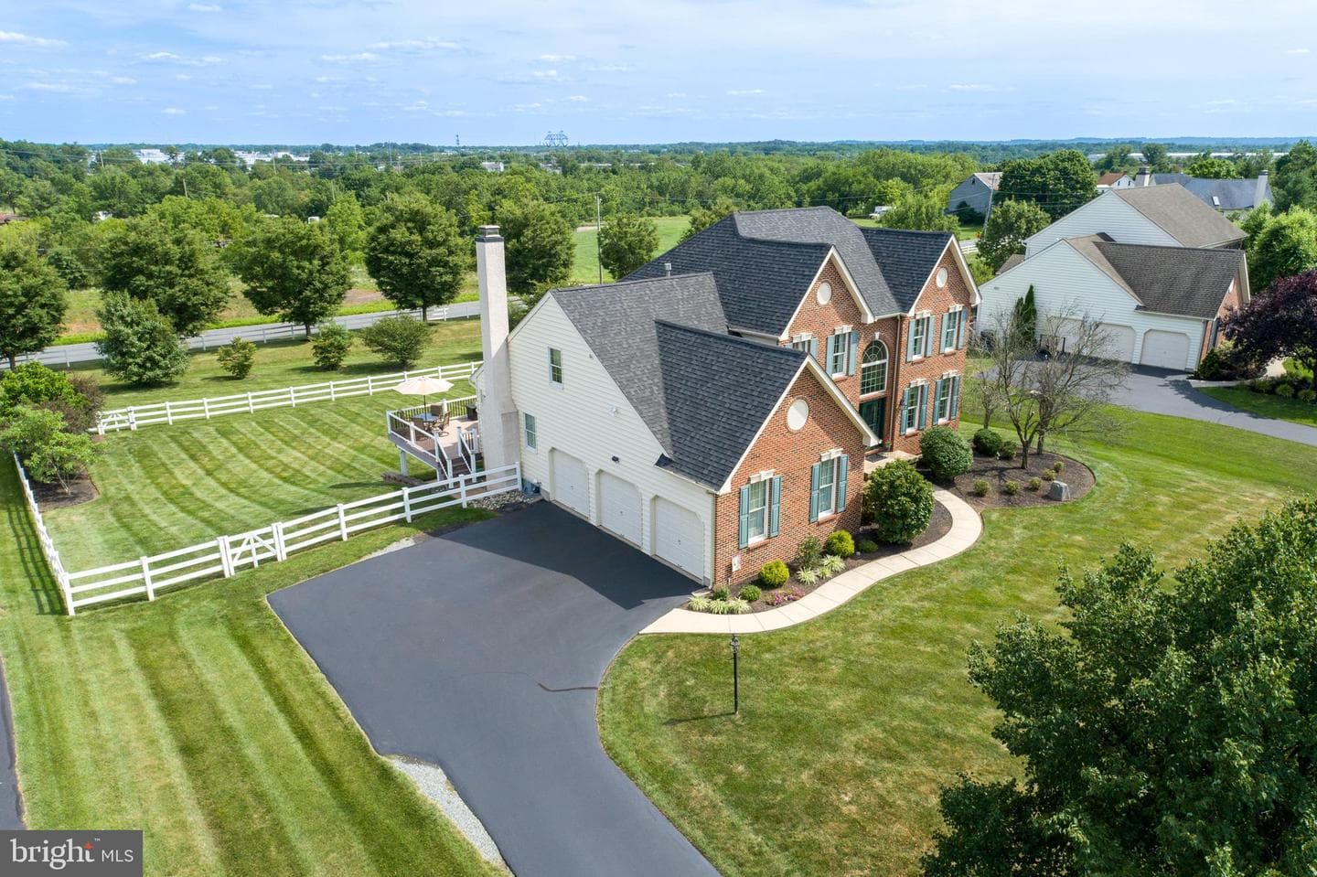 33 Knights Crest Court photo 58
