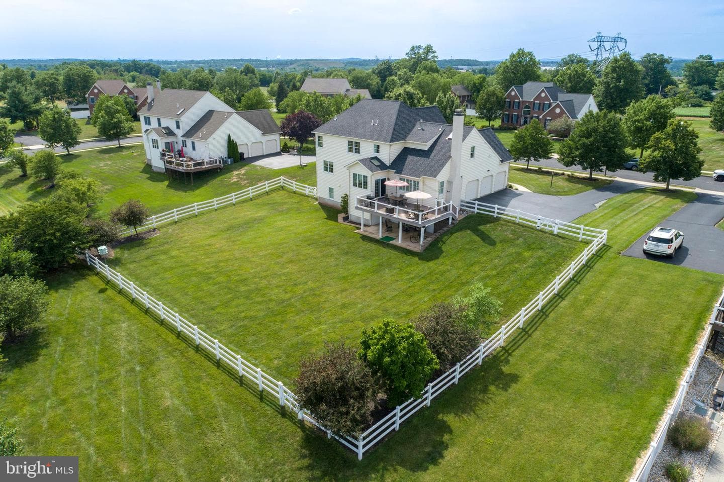 33 Knights Crest Court photo 60