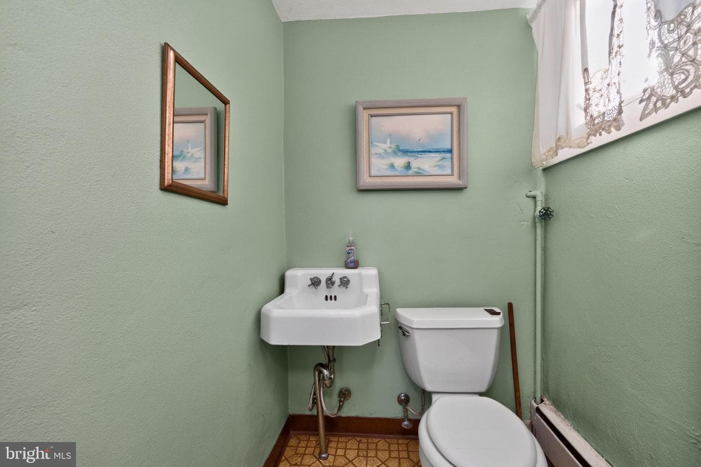 242 Grace Street photo 16