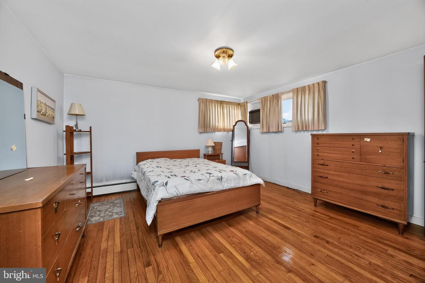 242 Grace Street photo 17