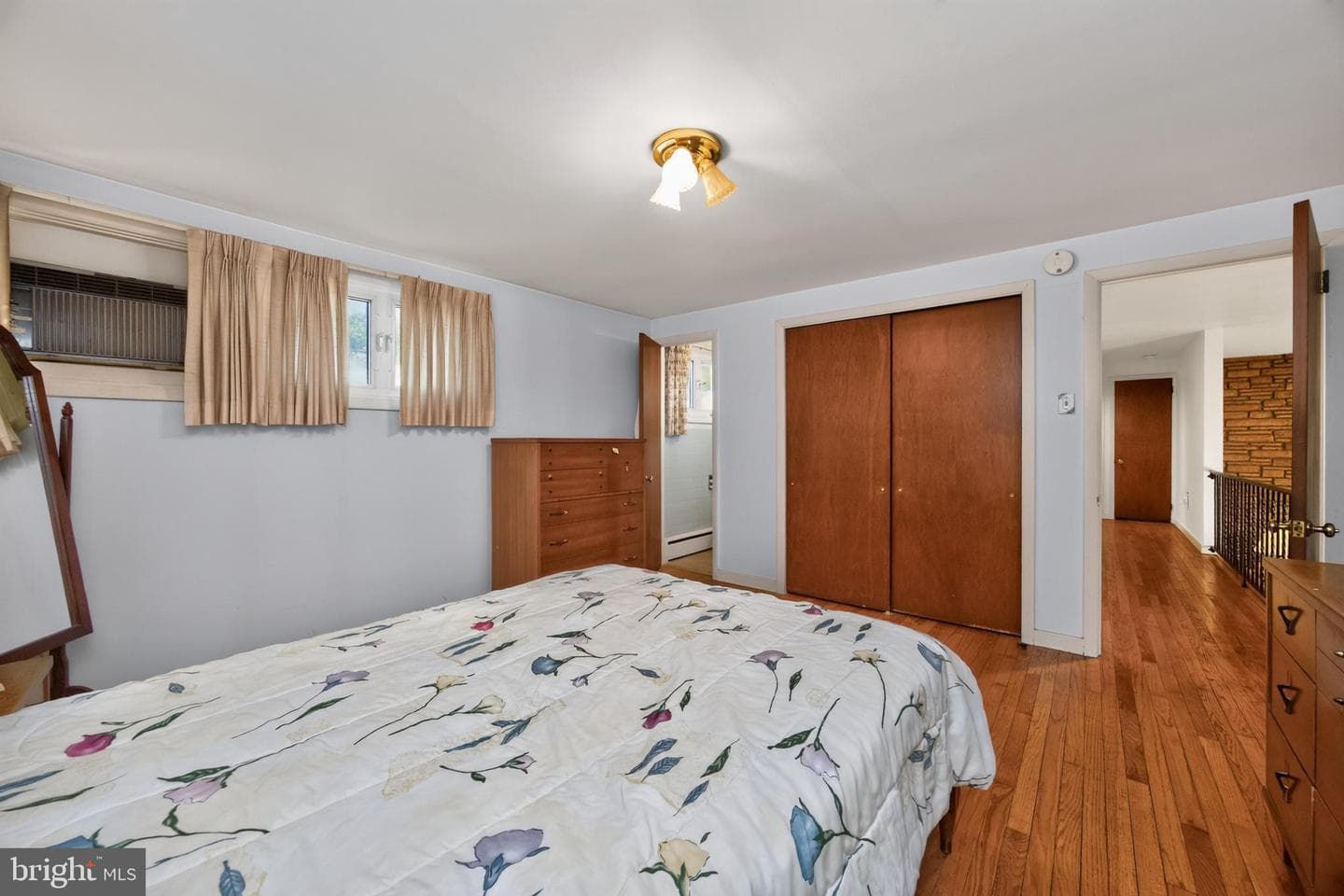 242 Grace Street photo 18