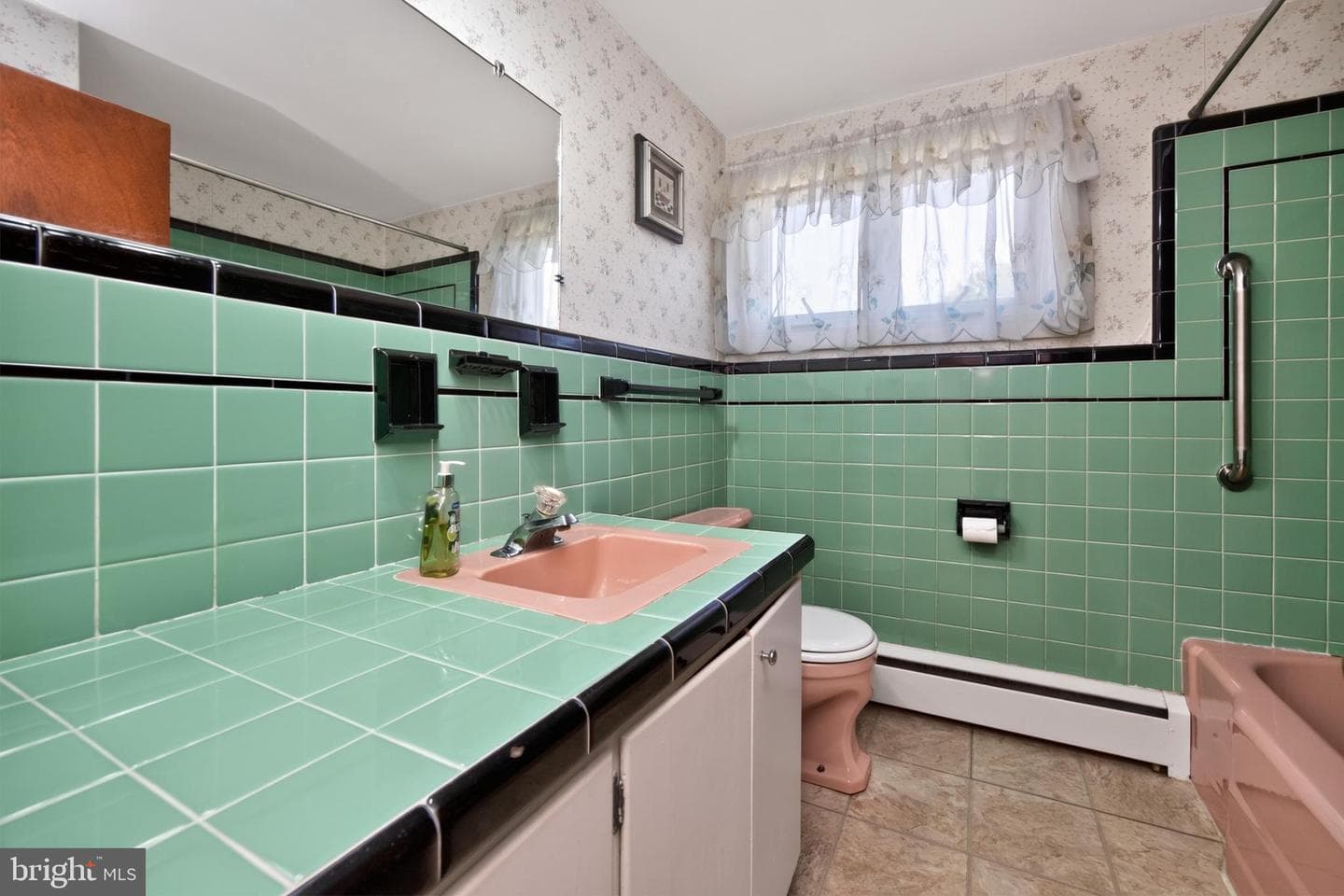 242 Grace Street photo 21