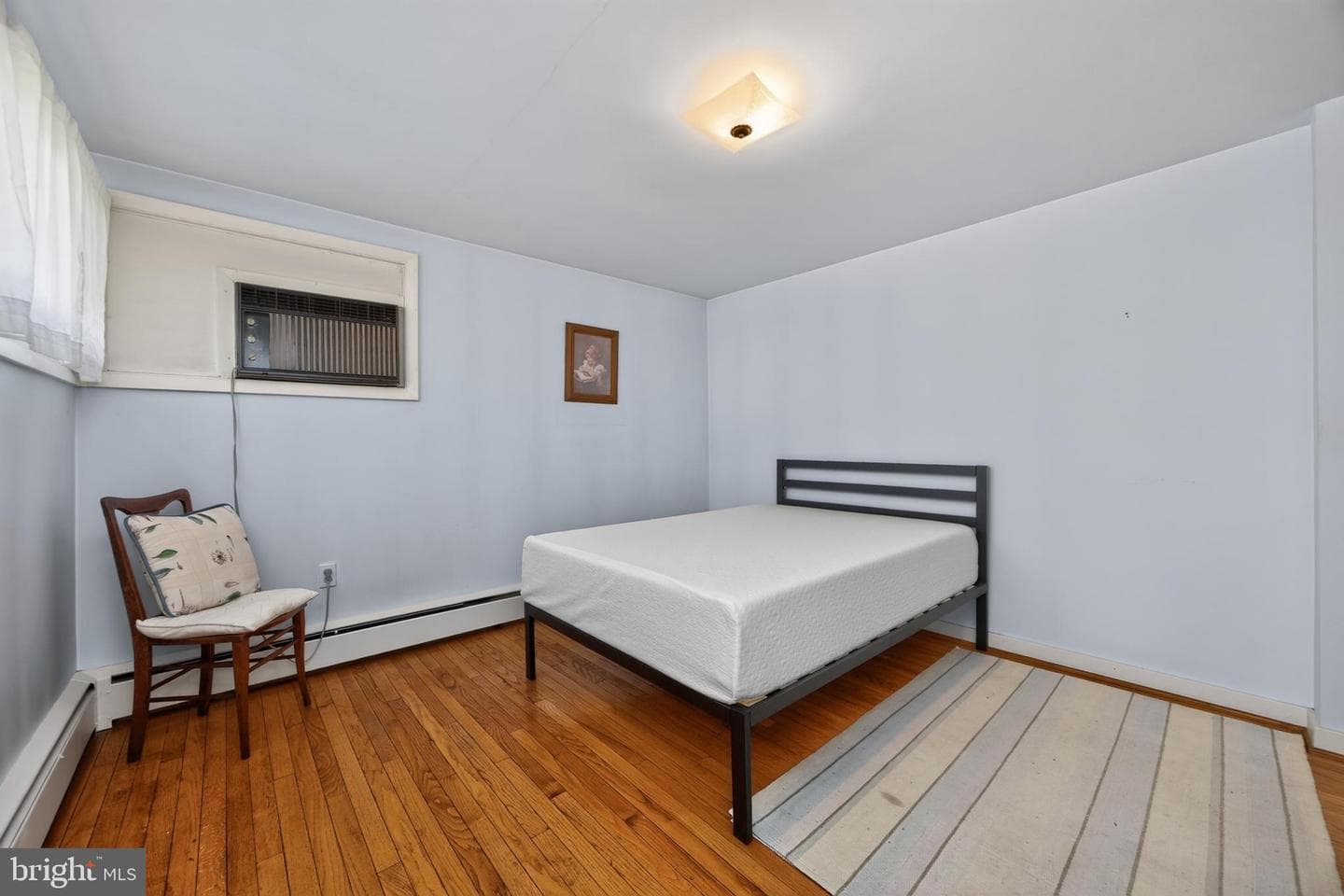242 Grace Street photo 22
