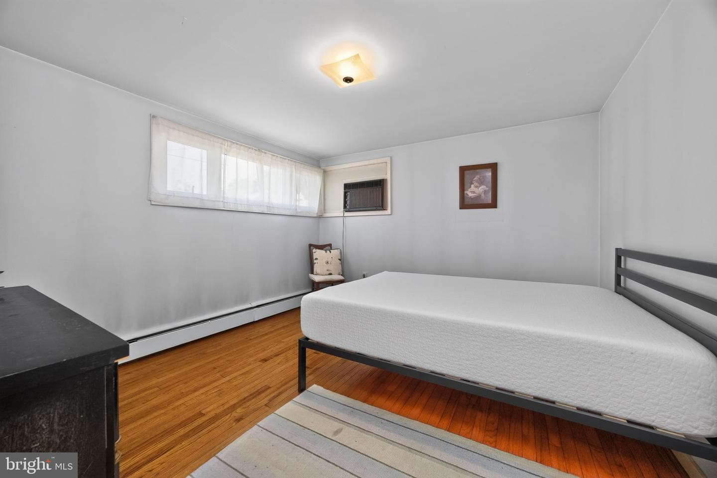 242 Grace Street photo 23