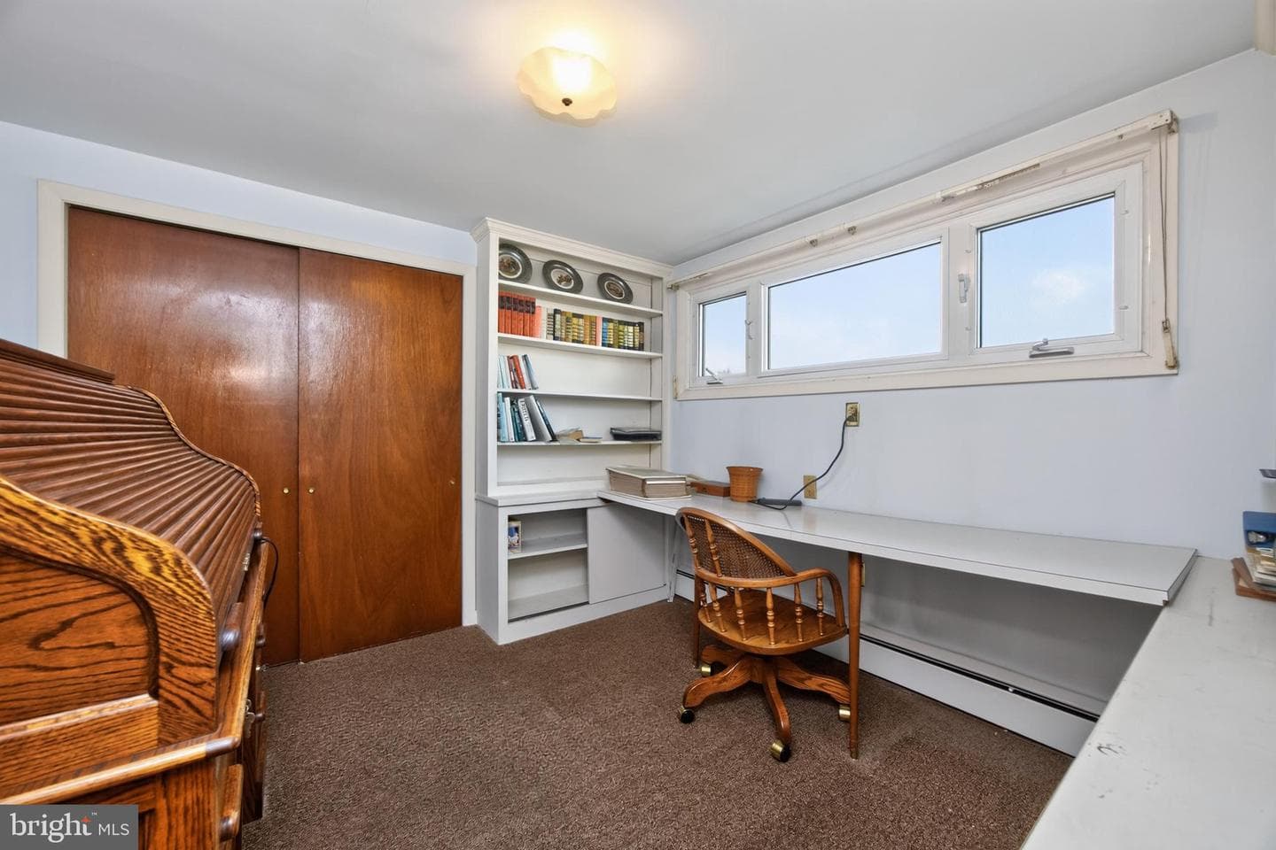 242 Grace Street photo 24