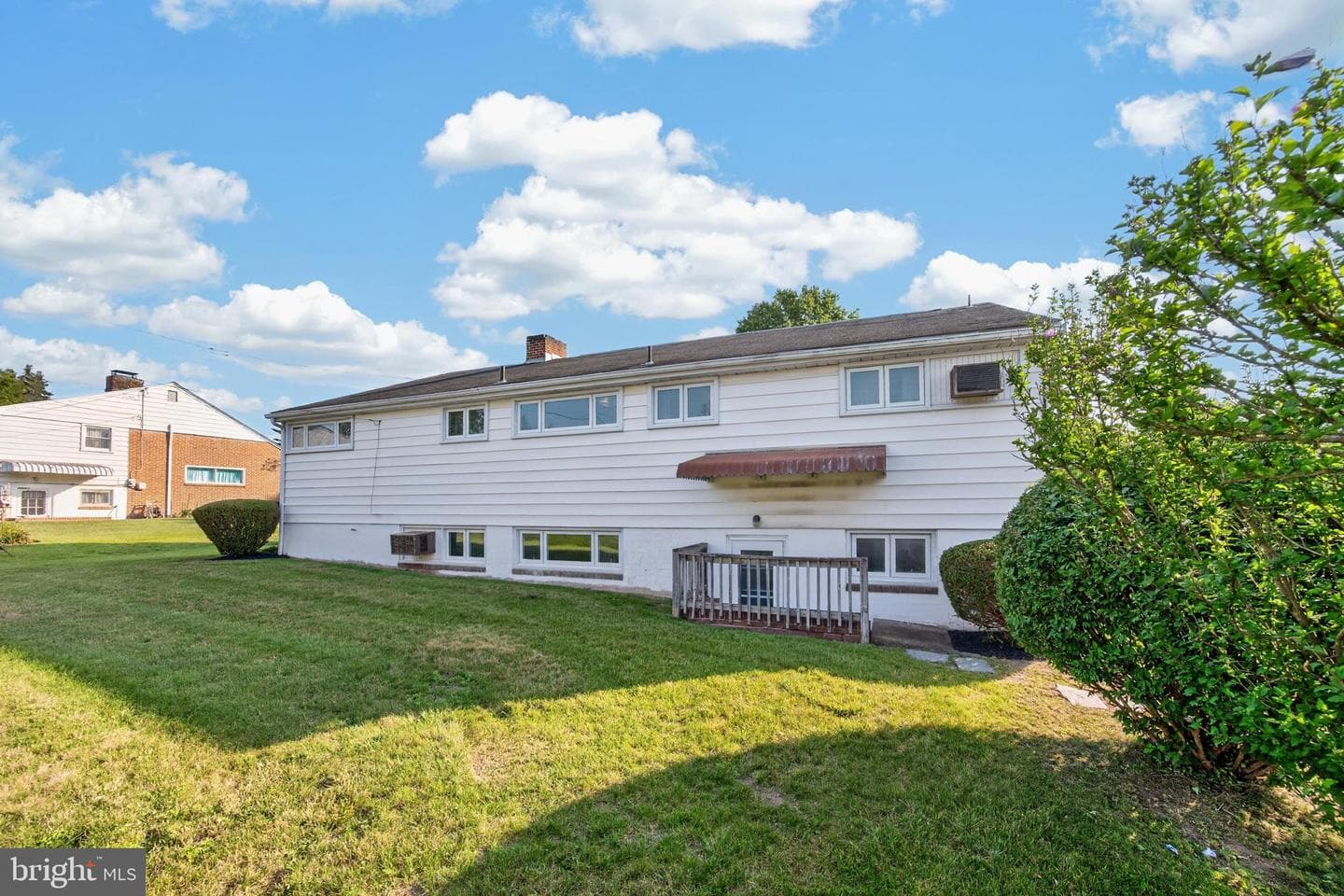 242 Grace Street photo 27