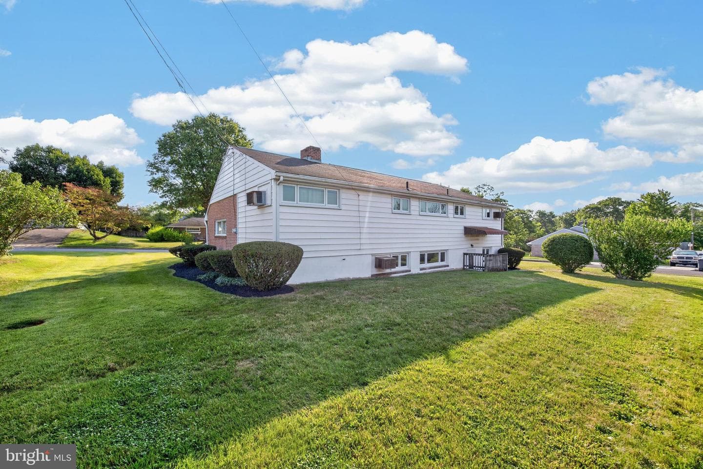 242 Grace Street photo 28