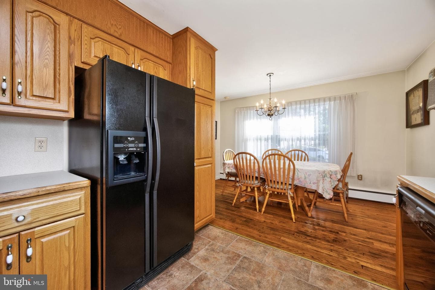 242 Grace Street photo 9
