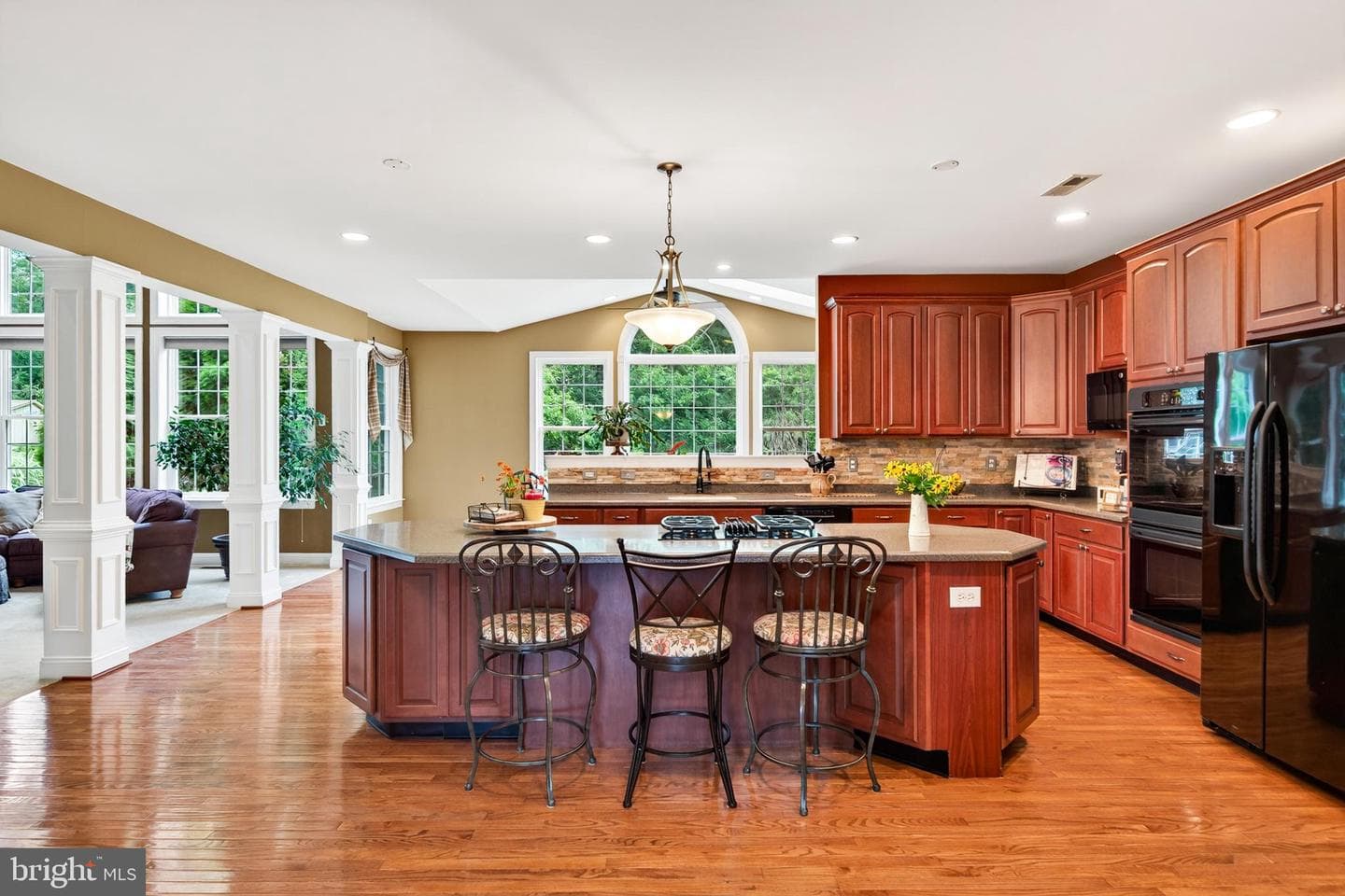 404 Maple Glen Circle photo 2