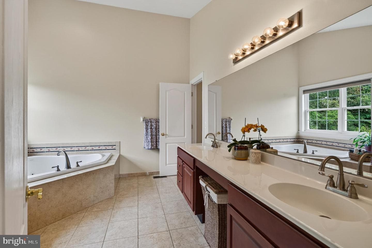 404 Maple Glen Circle photo 28