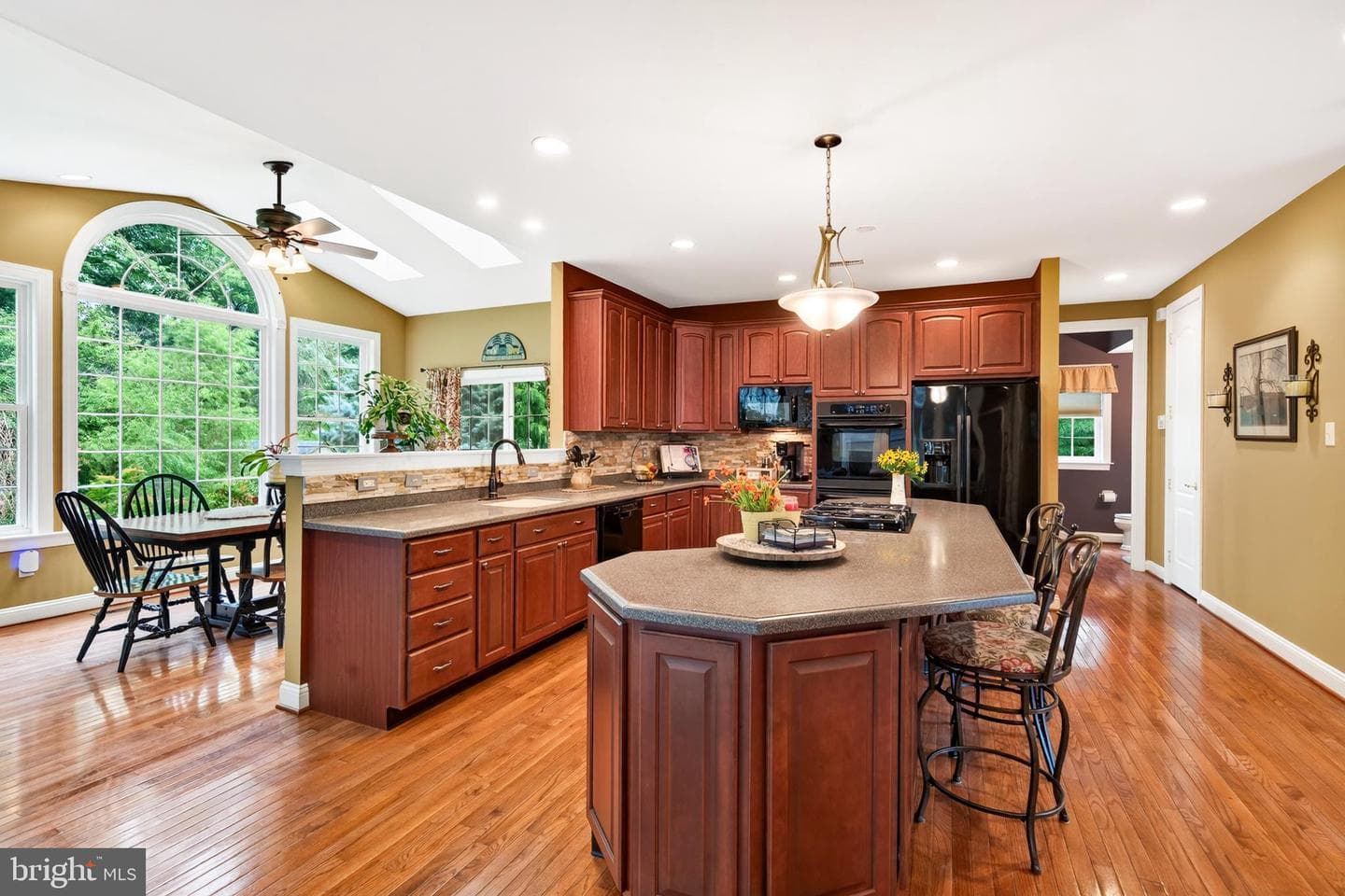 404 Maple Glen Circle photo 8